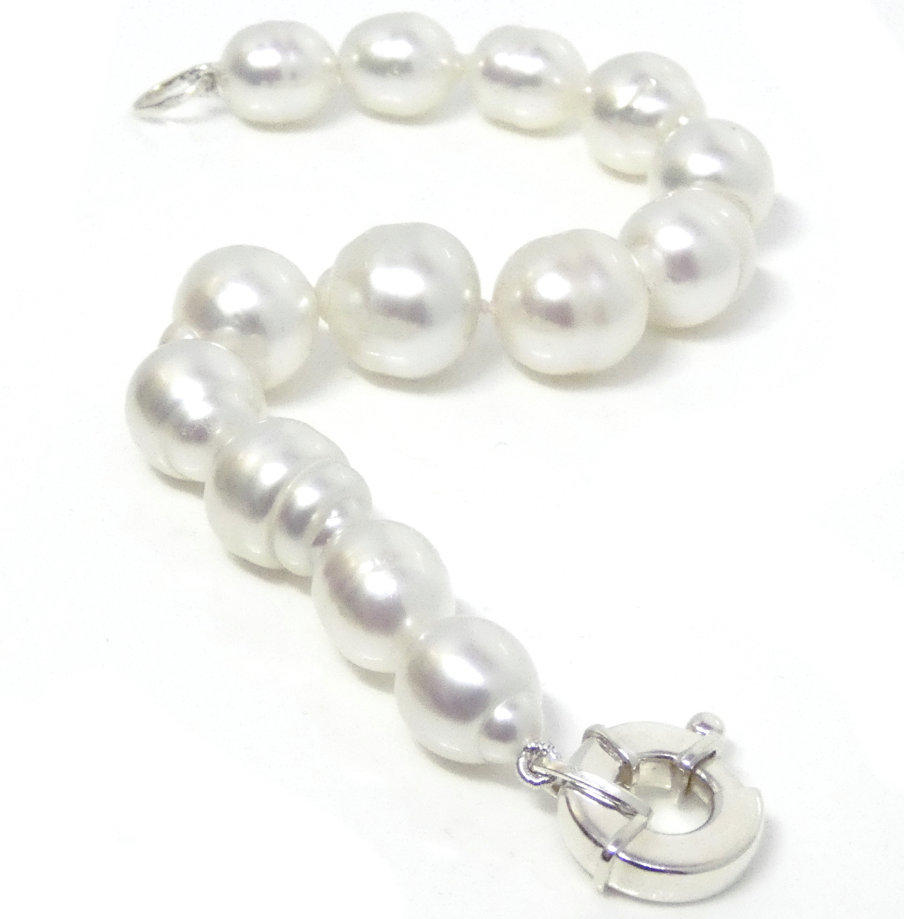 White Circlé South Sea Pearl Bracelet